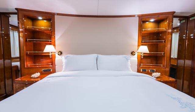 Stella Fiera yacht for sale 44