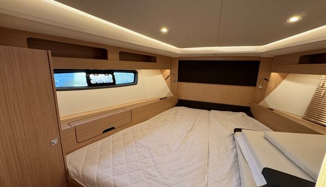 Momentum yacht for sale 19