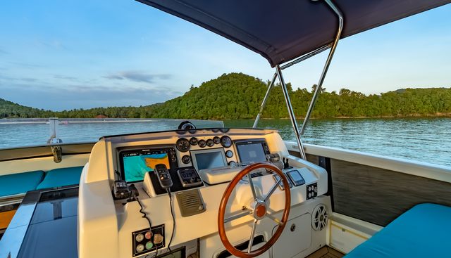 HUMMINGBIRD yacht for sale 24