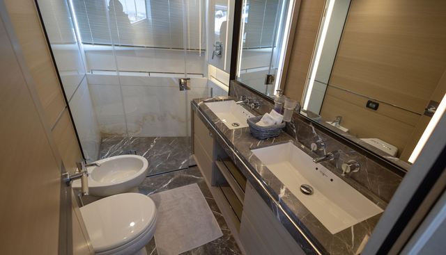Metaquotes yacht for sale 52