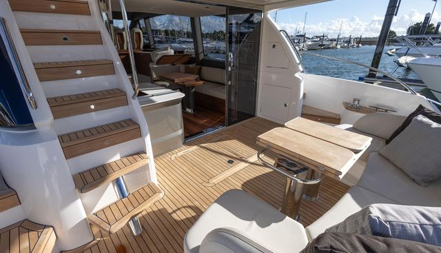 F58015 yacht for sale 19