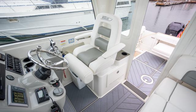 Boston Whaler 285 yacht for sale 12