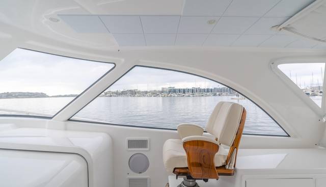 Commodore Two yacht for sale 35