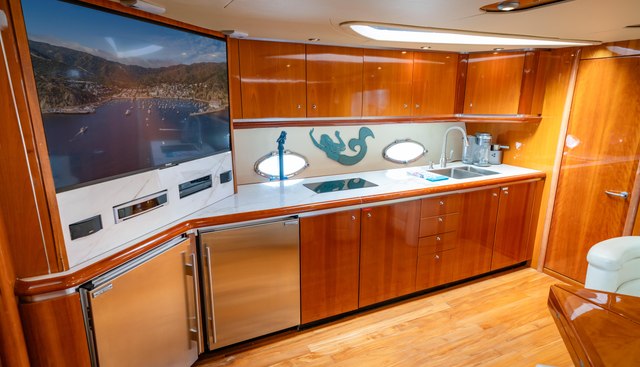 Island Girl yacht for sale 20