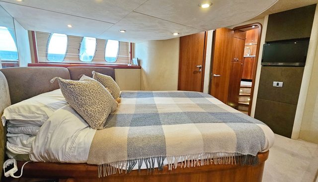 OSCAR WILDE yacht for sale 34