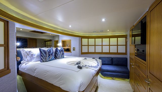 SUPERSTAR yacht for sale 40