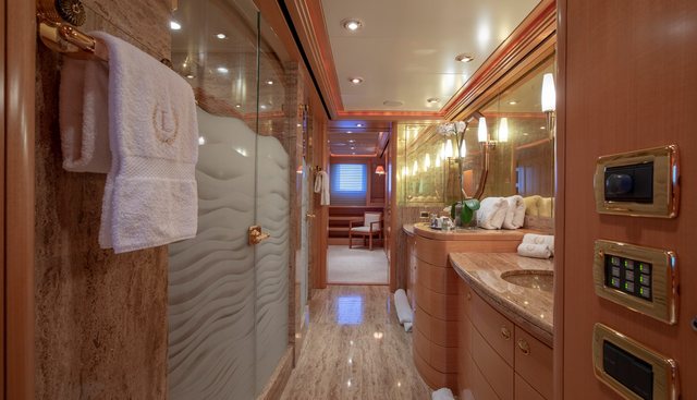 LAUREL yacht for sale 32