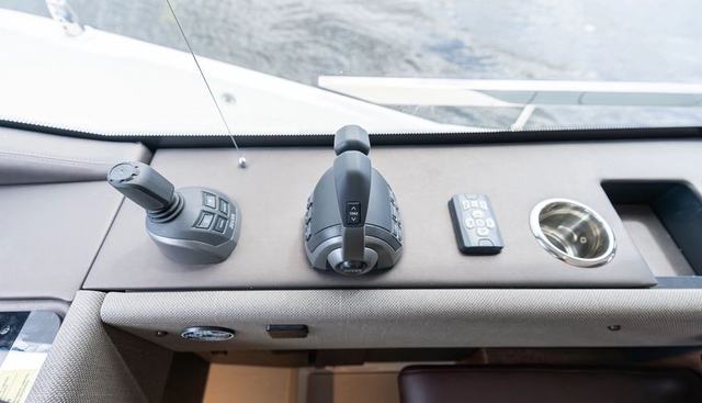 F4.9 yacht for sale 35