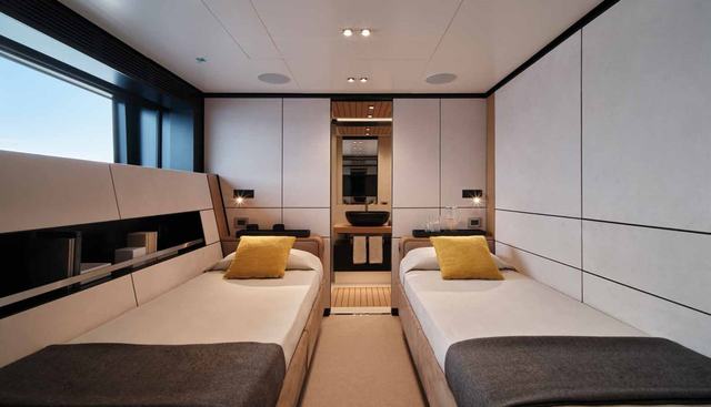 LIFE MOMENT yacht for sale 19