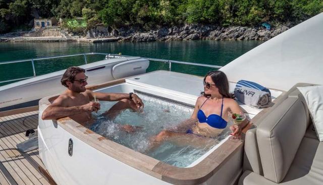 LARIMAR II yacht for sale 9