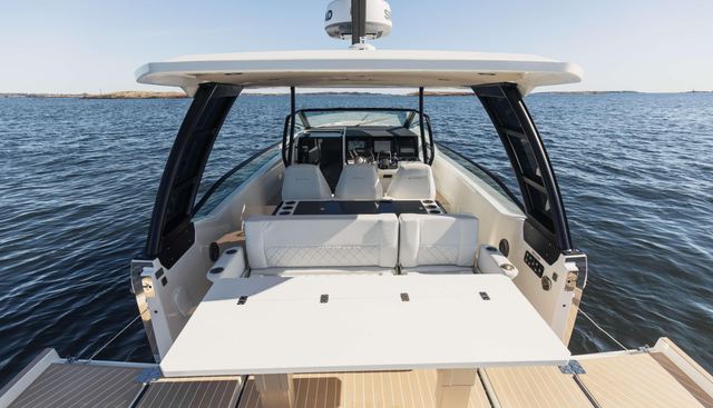 320GTO-798 yacht for sale 8