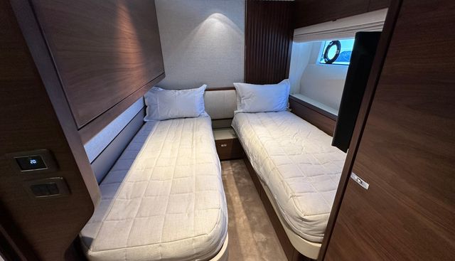 Y80018 yacht for sale 57