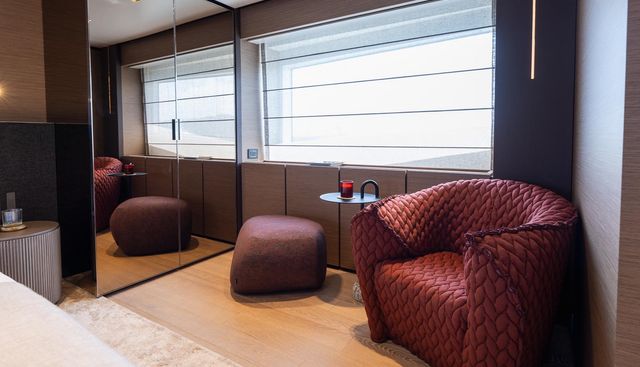 QUEEN J III yacht for sale 20