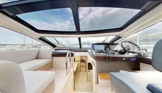 MAD 8 yacht for sale 14