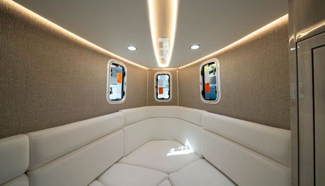 42 Lujo yacht for sale 38