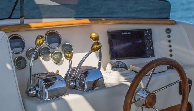 New School yacht for sale 20