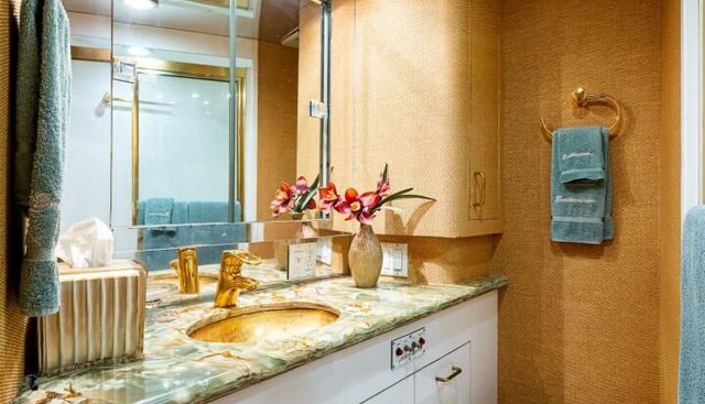 ENCHANTRESS yacht for sale 35