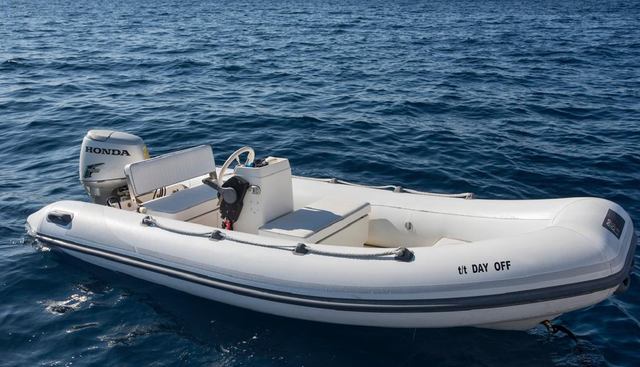 FERRETTI 881 yacht for sale 38