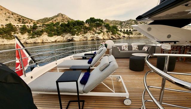 Survivor 2 yacht for sale 24