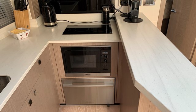 SUNSEEKER PREDATOR 50 yacht for sale 30
