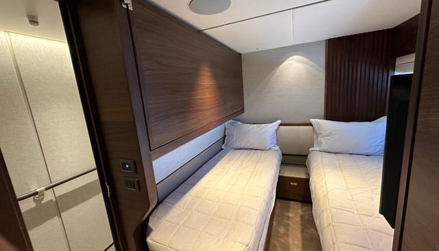 Y80018 yacht for sale 8