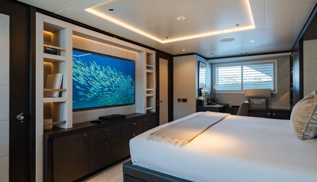 Emerald yacht for sale 18