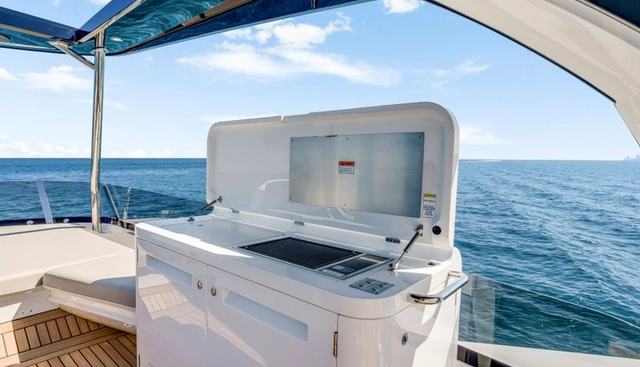 MANHATTAN 68 yacht for sale 39