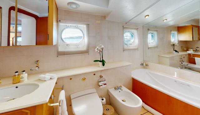 WILAMINA yacht for sale 17