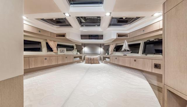 360FLY-052 yacht for sale 8