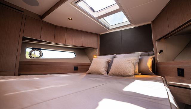 4282555 yacht for sale 37