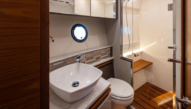 TIARA C49 COUPE yacht for sale 30
