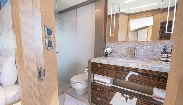 Makoro yacht for sale 12