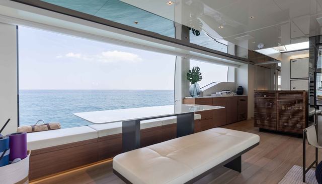 CHAMELEON yacht for sale 32