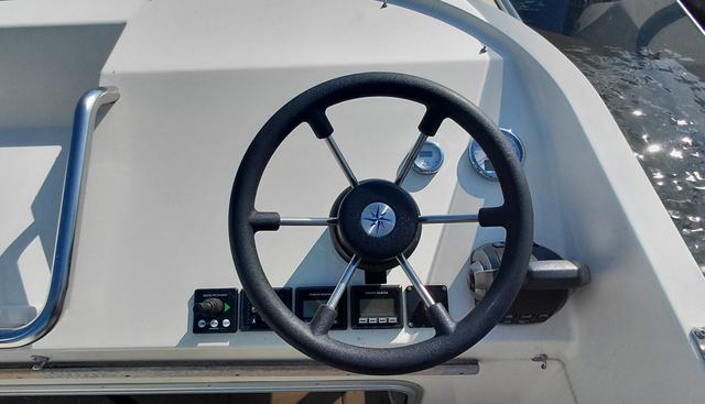 Razor crest yacht for sale 17