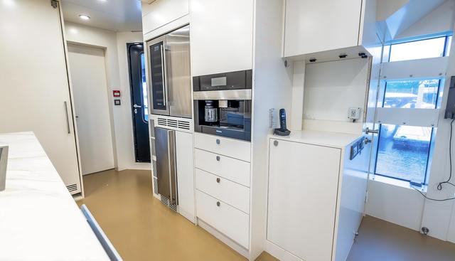 EVELYN P yacht for sale 28