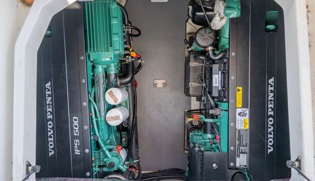 Bee's Knees yacht for sale 42