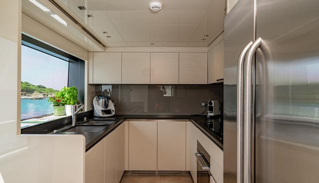 SANLORENZO SX 88 M&M yacht for sale 25