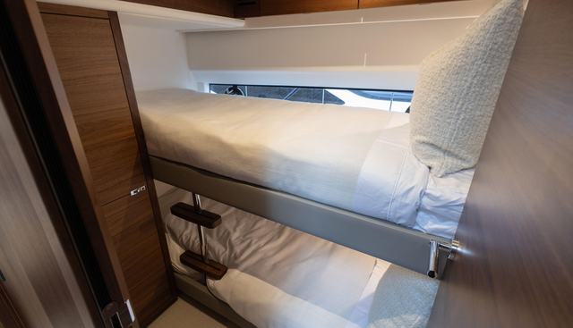 S65529 yacht for sale 34