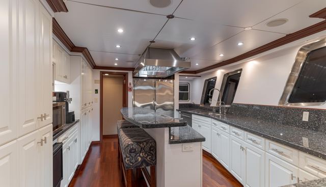 Huracan yacht for sale 30