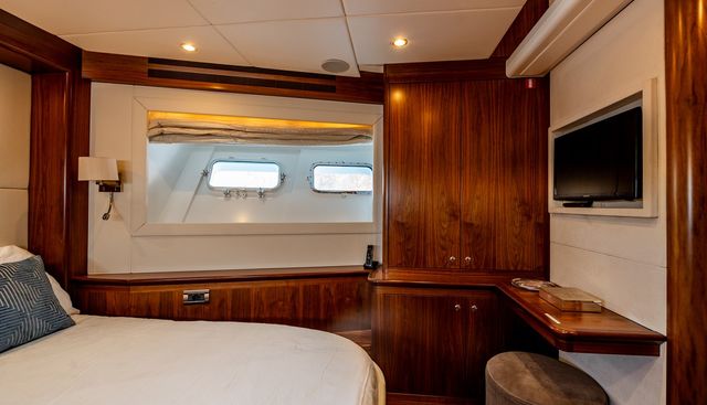 Firefly yacht for sale 34