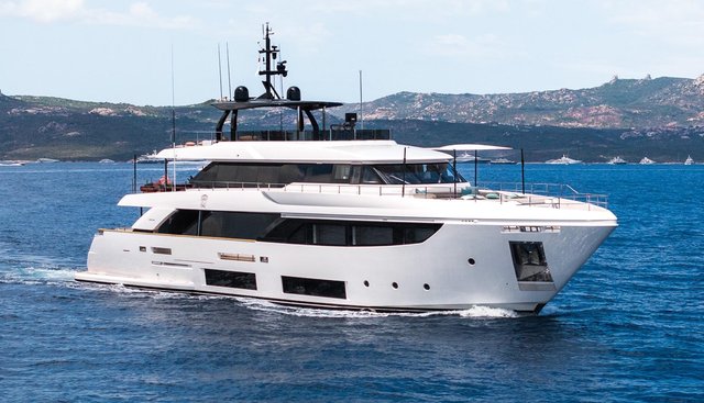 QUEEN J III yacht for sale 2