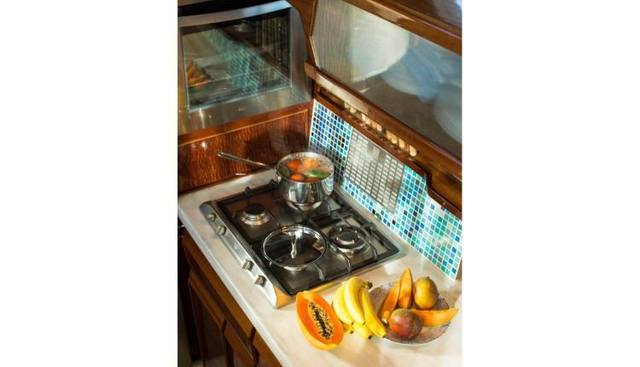 New School yacht for sale 27