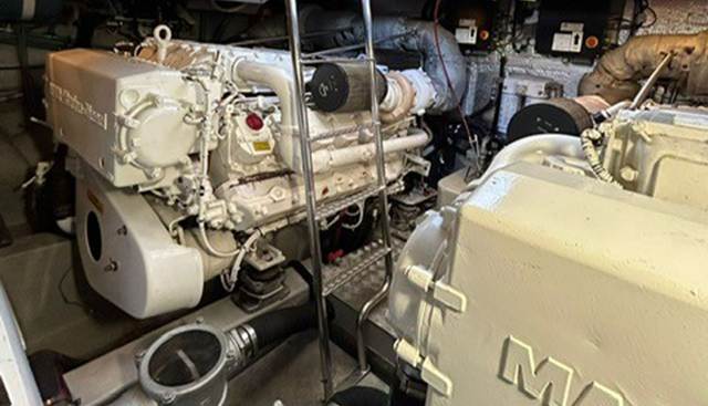 CHAMPAGNE yacht for sale 30