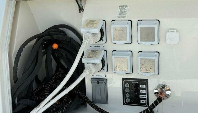 MJM Grand yacht for sale 32