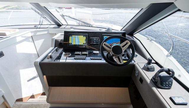 F4.9 yacht for sale 33