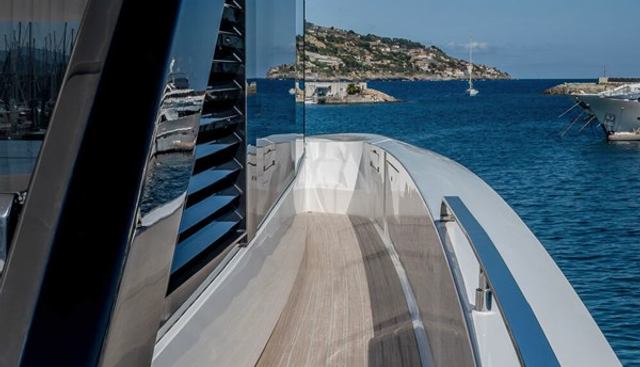 FERRETTI INFYNITO 90 yacht for sale 14