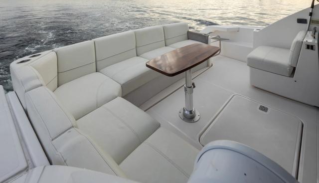 TIARA C49 COUPE yacht for sale 14