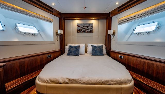 Firefly yacht for sale 33