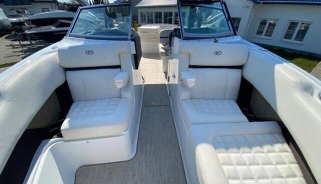 R7 yacht for sale 12