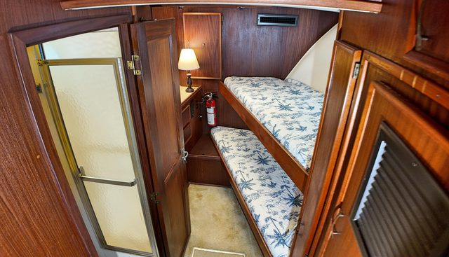 Hooch yacht for sale 32